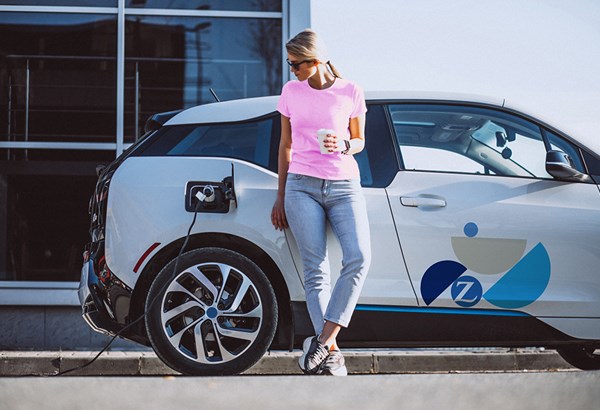 E-Autos clever laden – und sparen  E-Autos clever laden – und sparen