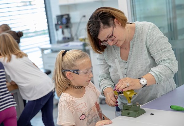 Weibliche Vorbilder sind in technischen Berufen wichtig Weibliche Vorbilder sind in technischen Berufen wichtig