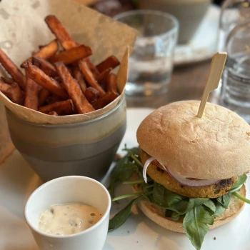 Burger Restaurant - Nadja Bolliger