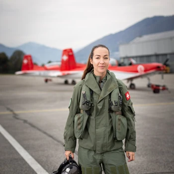 Drei Monate lang ist der Flugplatz Locarno ihr Arbeitsort. Bilder: Linda Pollari