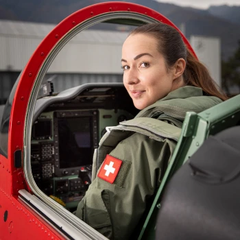 In Locarno bildet Fanny Chollet derzeit jüngere Piloten auf der Trainingsmaschine PC-7 aus.