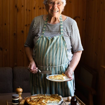 Nani mit Zwiebelwähe