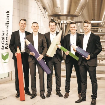 Pascal Koller (Projektleiter), Adel Fazlic, Yves Grundlehner, Matthias Bleiker und Benjamin Hasler (v.l.n.r) wurden mit einer Marktforschung für die St.Galler Kantonalbank für den WTT YOUNG LEADER AWARD nominiert.