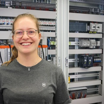 Julia Rohrbacher, 4. Lehrjahr als Automatikerin, Victorinox: «Meine Lehre bei Victorinox ist vielseitig, abwechslungsreich und anspruchsvoll.»
