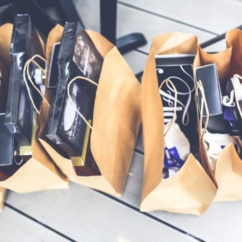Überfüllte Einkaufsstrassen: Am Blackfriday versucht jeder ein Schnäppchen zu ergattern.