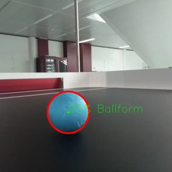 Die eingebaute Kamera erkennt den Ball aufgrund seiner Form, Grösse und Farbe.