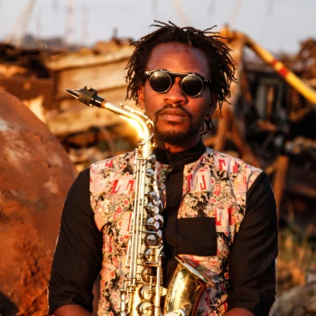 Vee Mukarati, Saxophonist, Sänger, FH-Student