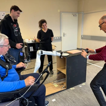 Das Roboterarmsystem von Team  BFH-FAIR der Berner Fachhochschule in Action
