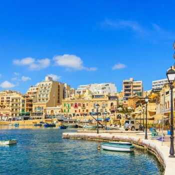 Auf Malta werden mindestens vier Personen Englisch lernen oder ihre Kenntnisse vertiefen