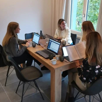 Das war einer meiner besten Momente im Studium, weil ich meine neu kennengelernten Freunde mit nachhause nehmen durfte. Zusammen lässt es sich viel besser durchs Studium gehen als alleine!