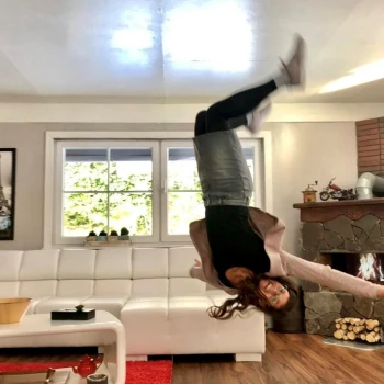 Seit über 17 Jahren arbeitet Claudia bereits für FH SCHWEIZ. Dabei schätzt sie das Team und die Arbeit mit vielen tollen Kontakten sehr. Um Energie zu tanken, spielt Claudia gerne Volleyball oder unternimmt lange Ausritte in der Natur.