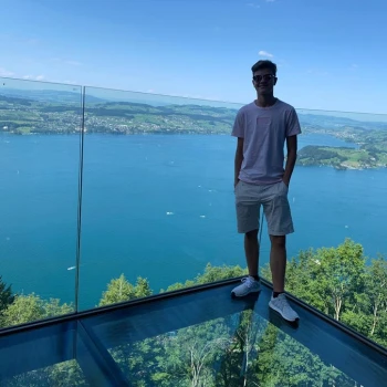 Dinel mag es sehr, im Team zu arbeiten und liebt es, immer wieder Neues und Spannendes dazu zu lernen. Privat spielt Dinel gerne Basketball oder Strategiespiele, verbringt aber auch oft Zeit mit Familie und Freunden.