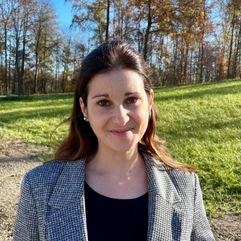 Susanne schätzt die Zusammenarbeit mit den unterschiedlichsten Menschen bei ihren vielseitigen Aufgaben und Projekten sehr. Auch Privat ist 