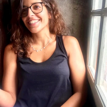 Sandra schätzt die wertvolle Zusammenarbeit und unterstützt auch gerne mal ihre Arbeitskolleginnen und -kollegen, wenn sie kann. Egal ob beim Pilates oder Spinning, beim Reisen, Lesen oder auch beim Zeitverbringen mit der Familie und Freunden - Sandra hat immer ein Lachen im Gesicht.