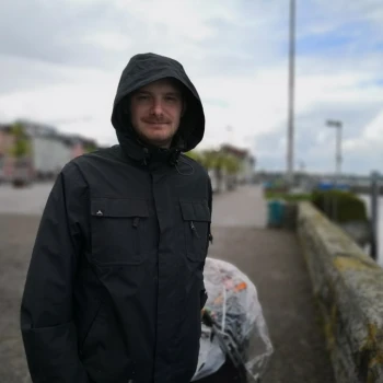 Timothy ist sehr ehrgeizig und möchte seine gesteckten Ziele unbedingt erreichen. Als Verkaufsleiter bei FH SCHWIEZ ist das insbesondere der Umsatz. Timothy hat eine 3 Monate alte Tochter, die ihm sehr viel Freude bereitet. Reisen, Lesen und Sport gehören zu Timothys liebsten Beschäftigungen.
