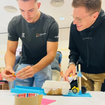 Angelo und Luca visualisieren ihre Idee