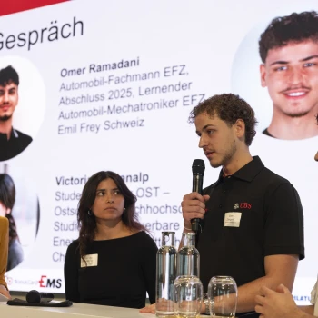 Cloé Maria Salzgeber, Victoria Abplanalp (OST), Sven Zängerle (SwissSkills Ambassador), Omer Ramadani (Emil Frey Schweiz)