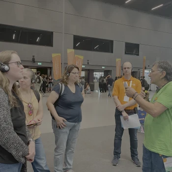 Davide Gianinazzi lässt sich mit seiner Gruppe einen Beruf vorstellen