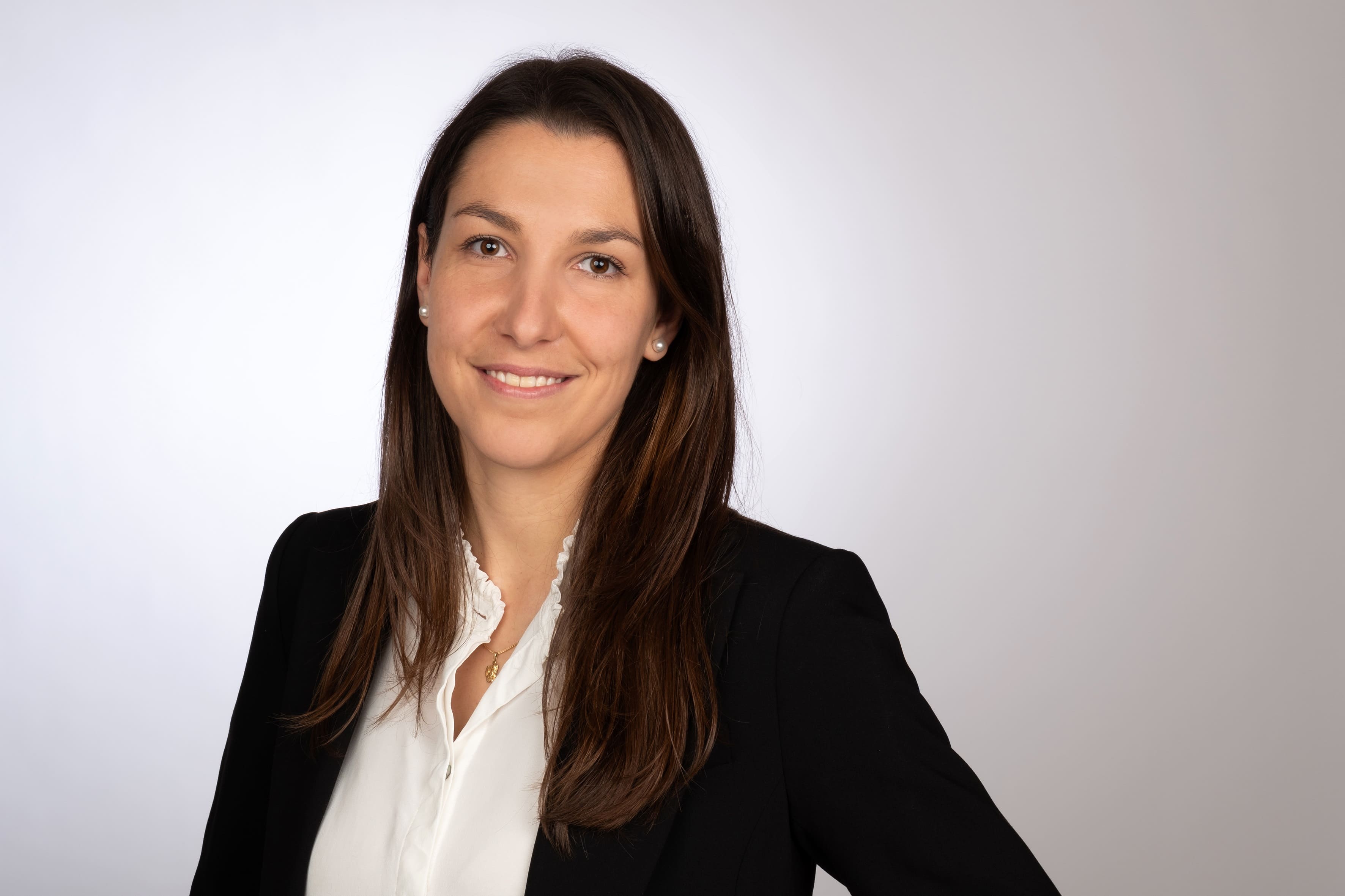 Aurelia Siegrist ist Arbeits- und Organisationspsychologin (M. Sc.) und Inhaberin der Beratungsfirma Co-Consulting. Sie unterstützt Unternehmen bei der systemischen Einführung von Massnahmen zur Förderung der mentalen Gesundheit