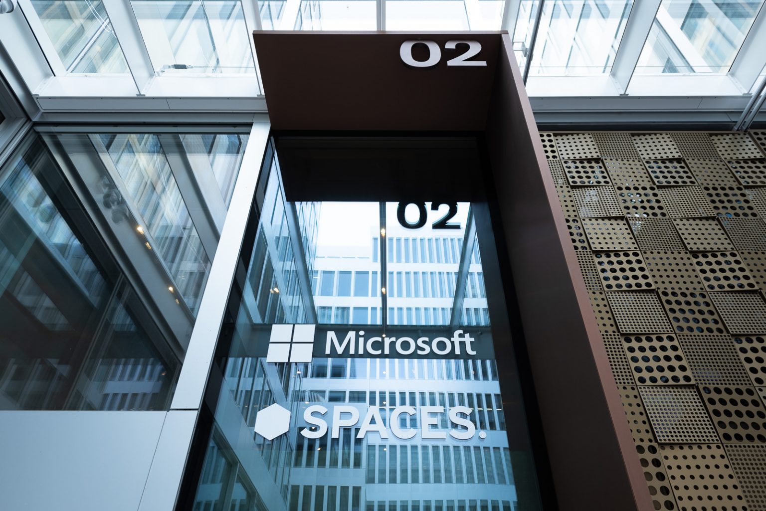 Drei Personen profitieren von einem exklusiven KI-Deep-Dive-Slot bei Microsoft Schweiz