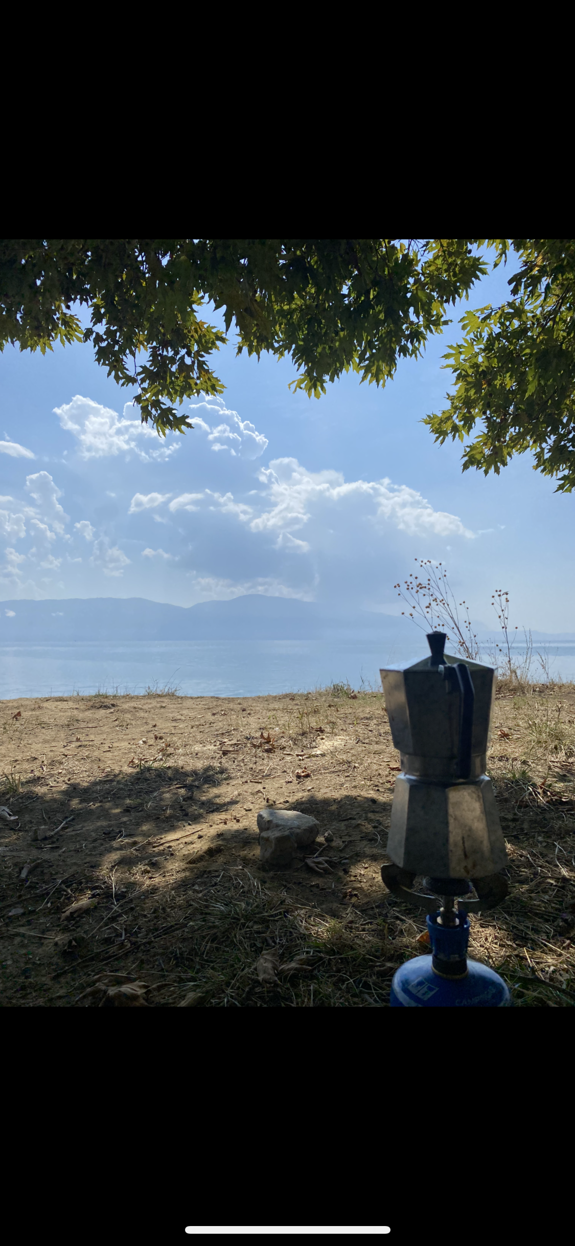 Chaveli: Wir sind mit einem selbst umgebauten Camper durch den Balkan gereist - Slowenien, Kroatien, Montenegro, Albanien - Dieses Bild entstand an einem ruhigen Morgen am Ohridsee, an der Grenze von Albanien zu Nordmazedonien. Es war wunderschön!! 