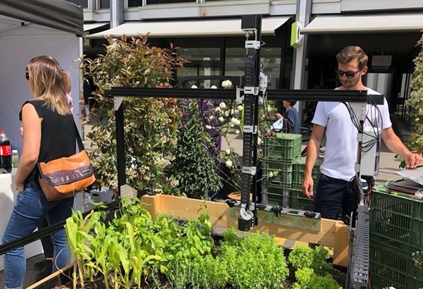 FARMBOT – mit einer Open Source Technologie zu einer automatisierten Gartenarbeit FARMBOT – mit einer Open Source Technologie zu einer automatisierten Gartenarbeit
