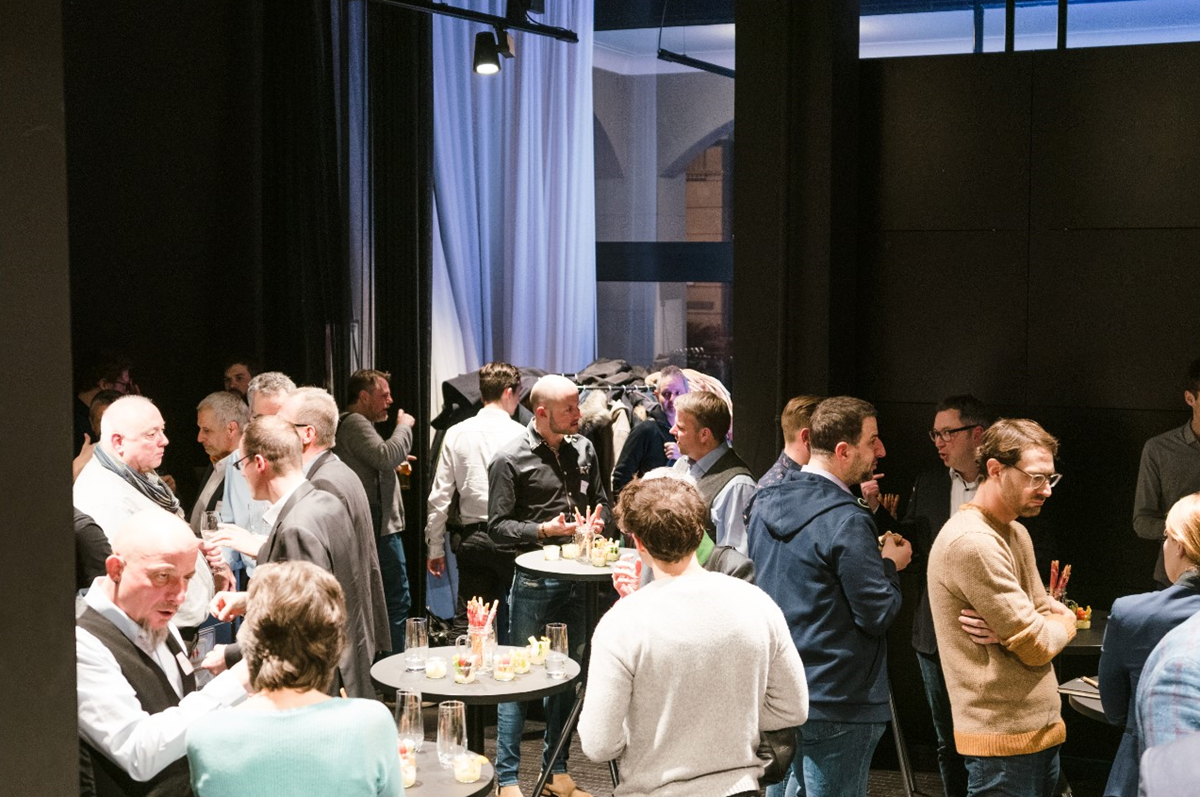 «Die angeregten Gespräche dauerten an diesem Abend länger als geplant...» (Foto: Pascale Amez).