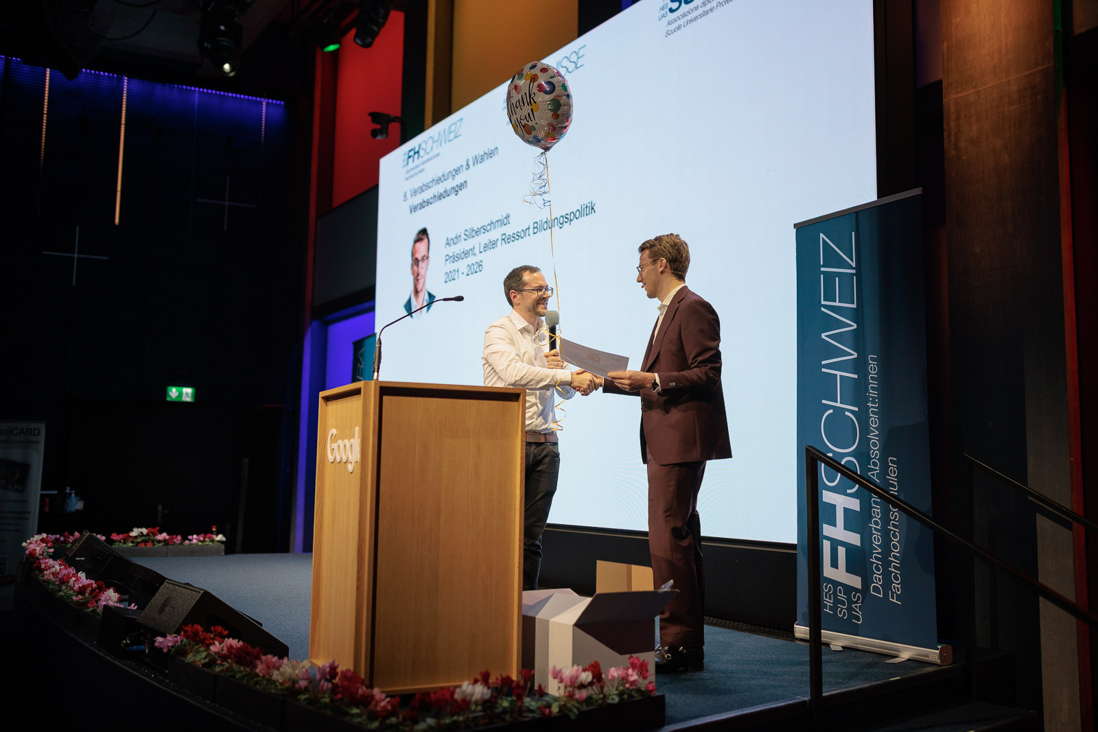 Verabschiedung Andri Silberschmidt durch Patrick Villard