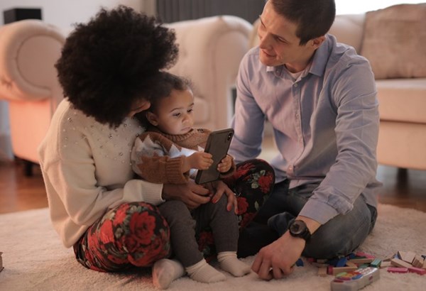Rassel, Schnuller & Tablet - Digitale Medien im Alltag von Kleinkindern Rassel, Schnuller & Tablet - Digitale Medien im Alltag von Kleinkindern