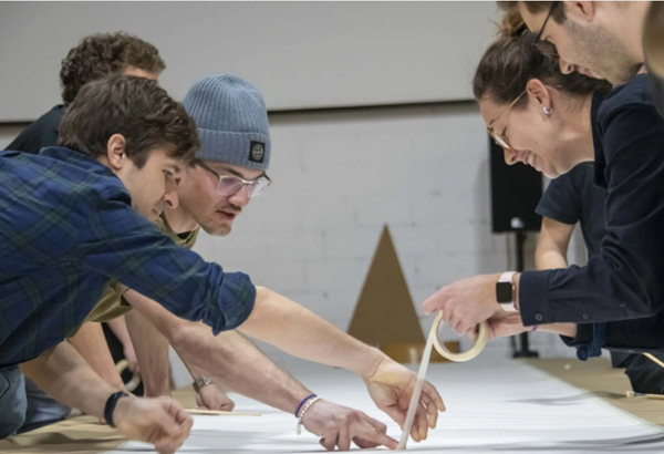 Ein 10 Meter langes Bild entsteht  Ein 10 Meter langes Bild entsteht