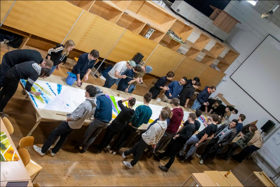 FHGR - Ein 10 Meter langes Bild ent­steht