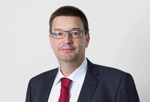 Industrie 4.0 – wie die Digitalisierung der Fabrik gelingt Industrie 4.0 – wie die Digitalisierung der Fabrik gelingt