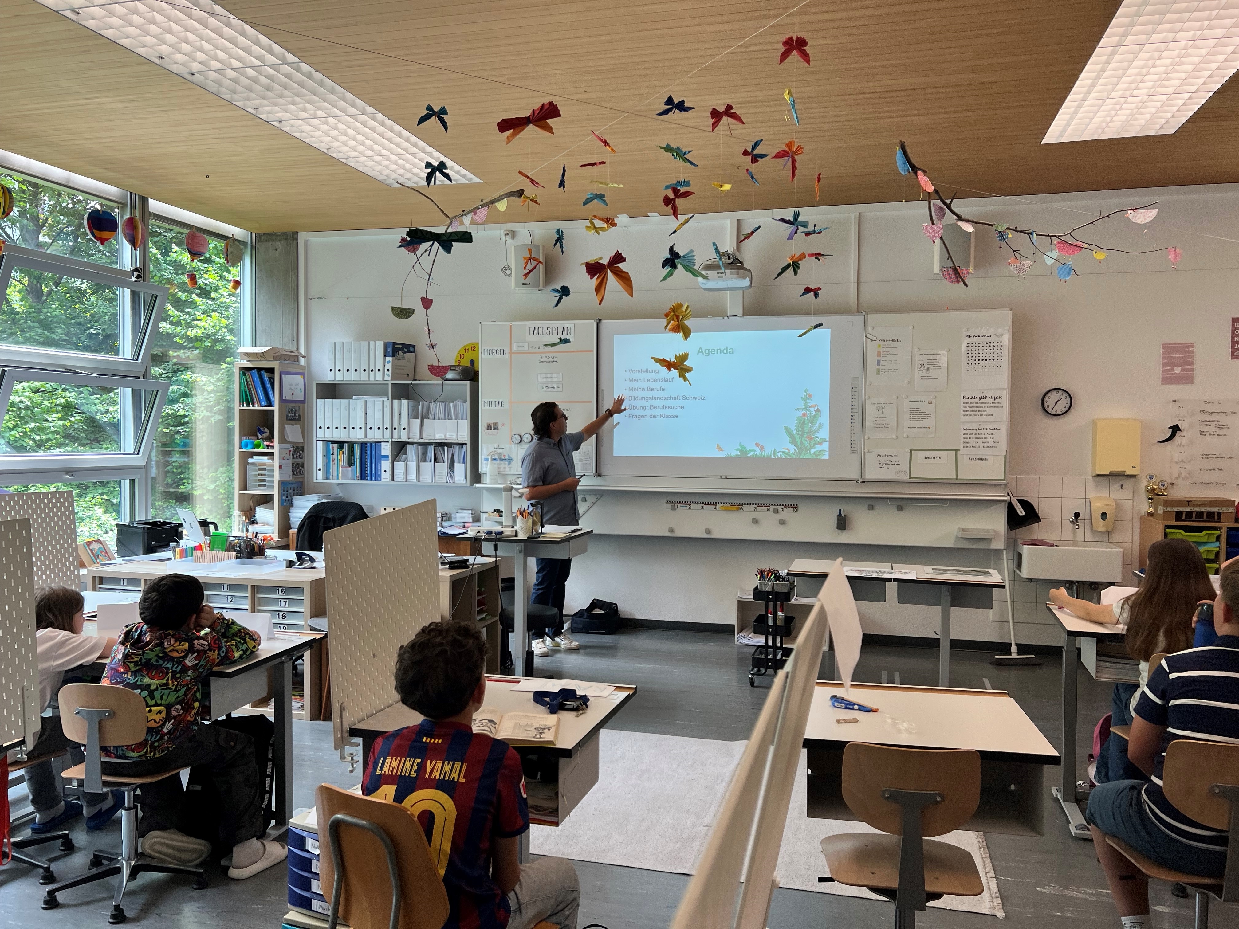 FH-Botschafter Daniel Nussbaumer beim Schulbesuch in Olten