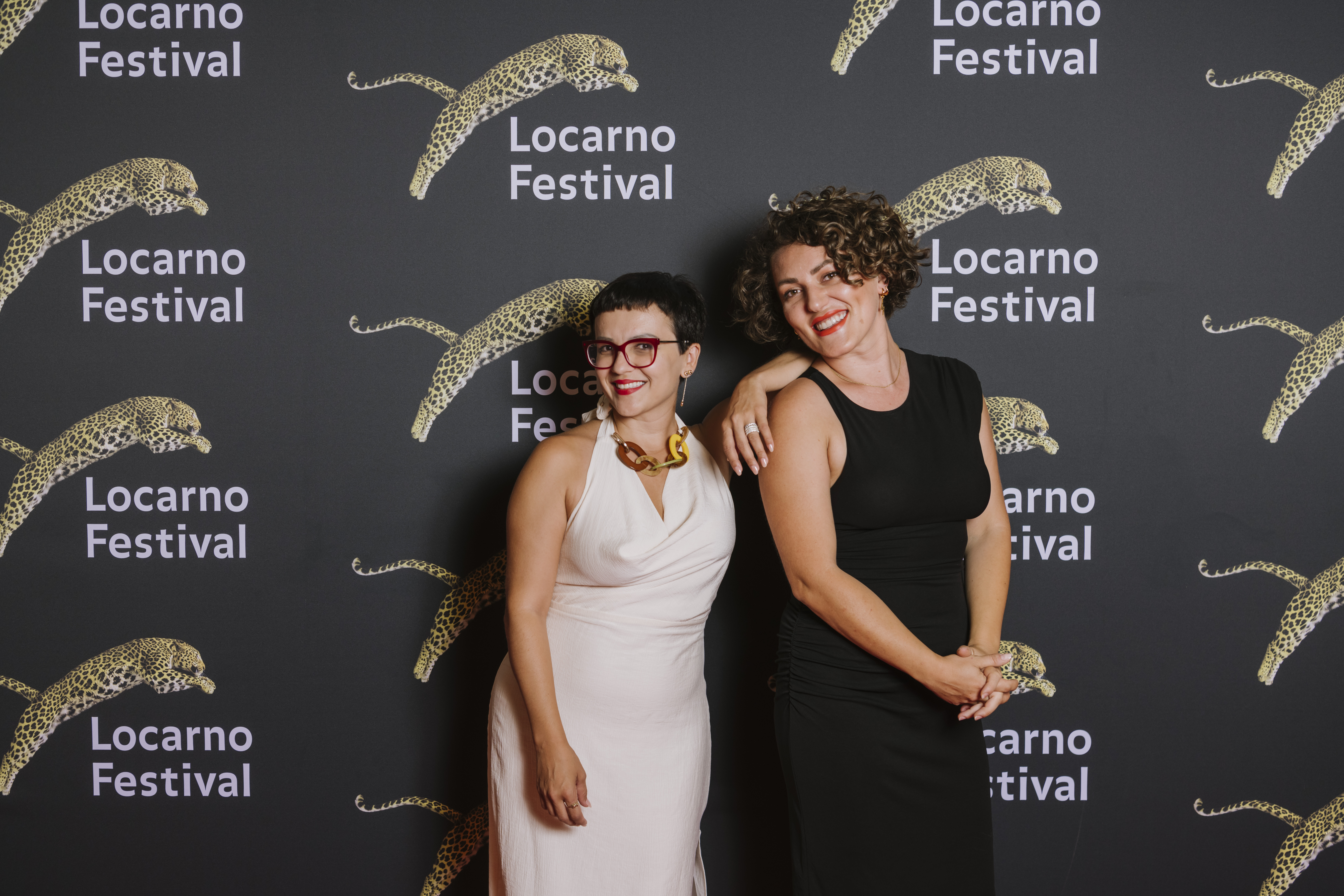 die FH-Nacht startet mit Fotos auf dem roten Teppich