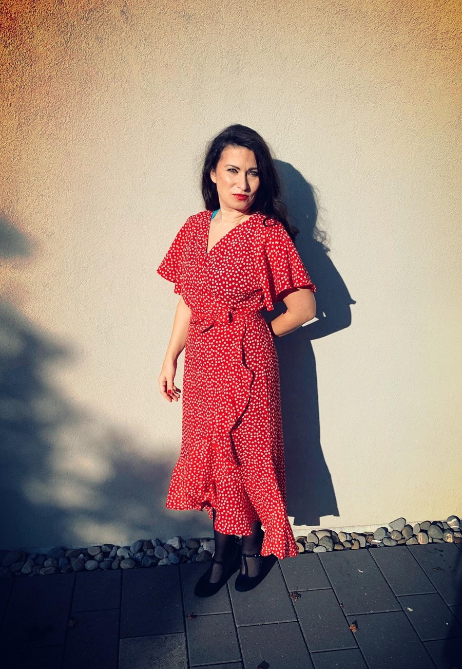 Wenn Natascha gerade nicht am Gelingen verschiedener Projekte, Dienstleistungen und Veranstaltungen der FH SCHWEIZ mitwirkt, kreiert sie feine Menüs und singt manchmal in einem Konzert mit.