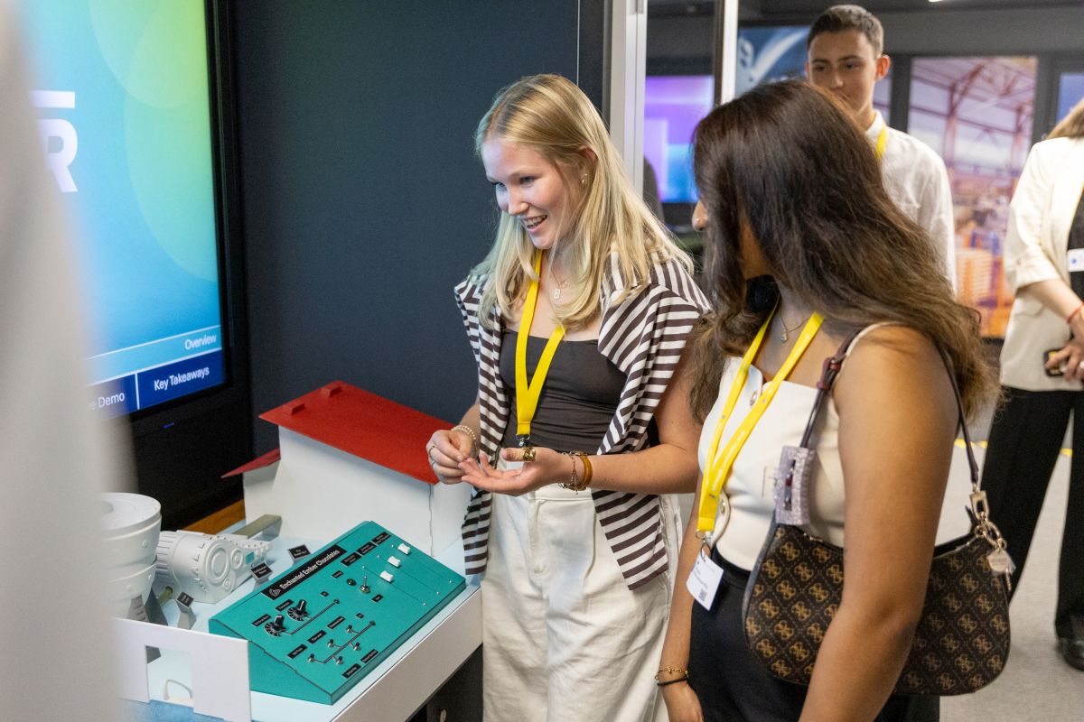 Wer wollte, durfte selbst Hand anlegen und mit KI zusammenarbeiten