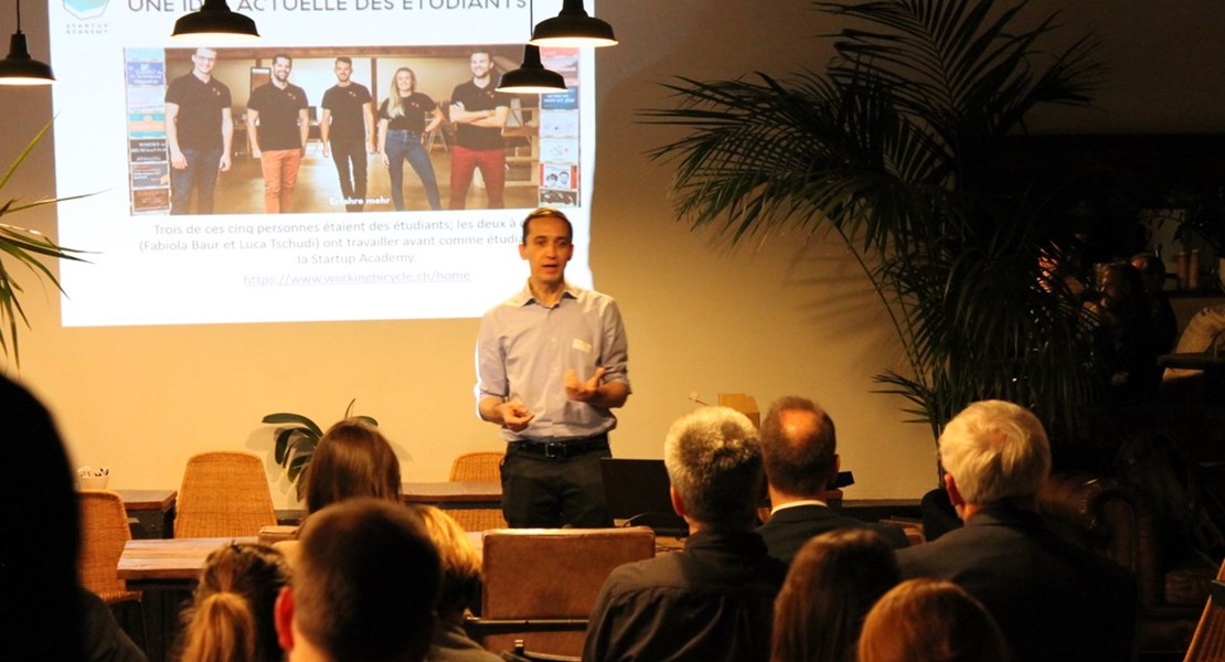 Massimo Marcolivio, Country Marketing Manager von Dell, erläutert die Bedeutung von Entrepreneurship in der Geschichte des Unternehmens Dell. Massimo Marcolivio, Country Marketing Manager von Dell, erläutert die Bedeutung von Entrepreneurship in der Geschichte des Unternehmens Dell.