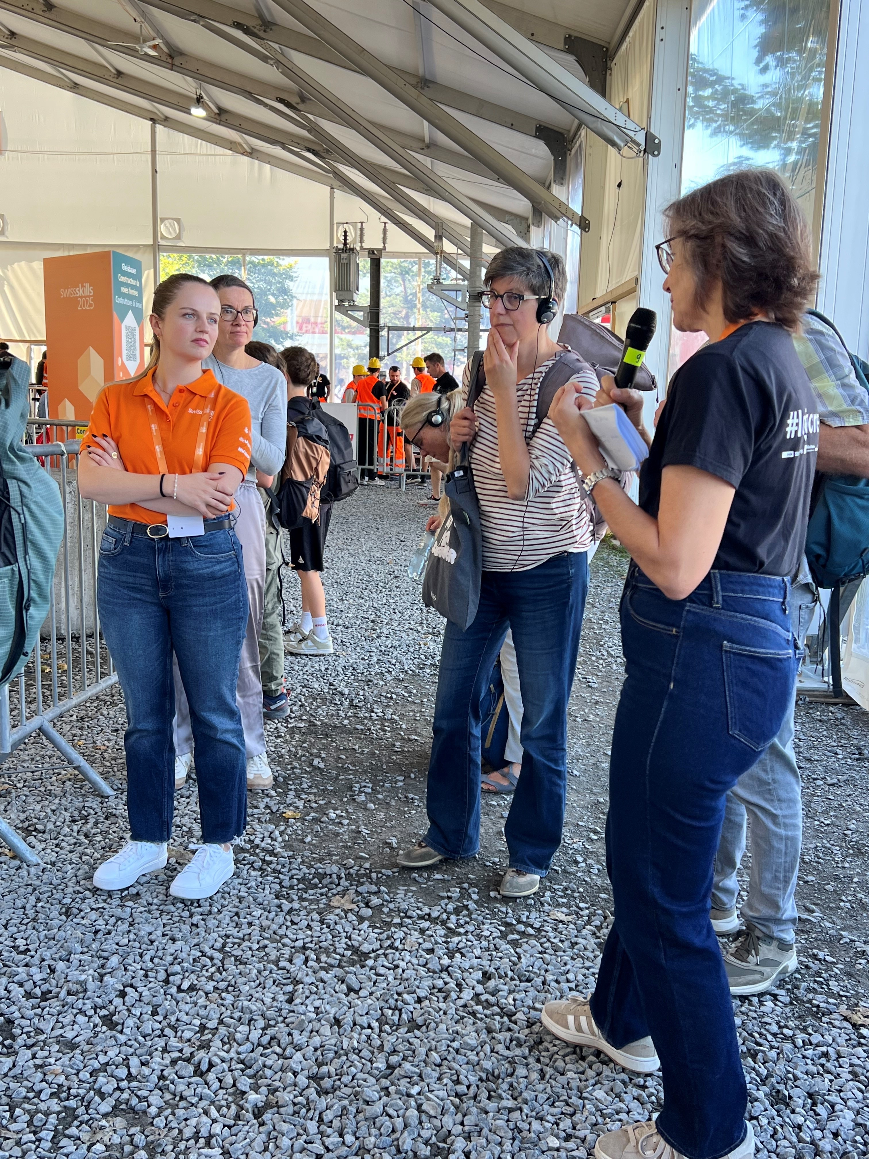 Melanie Racine verfolgt die Ausführungen zum Beruf