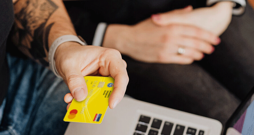 Die gelbe Mastercard® gibts für Mitglieder kostenlos