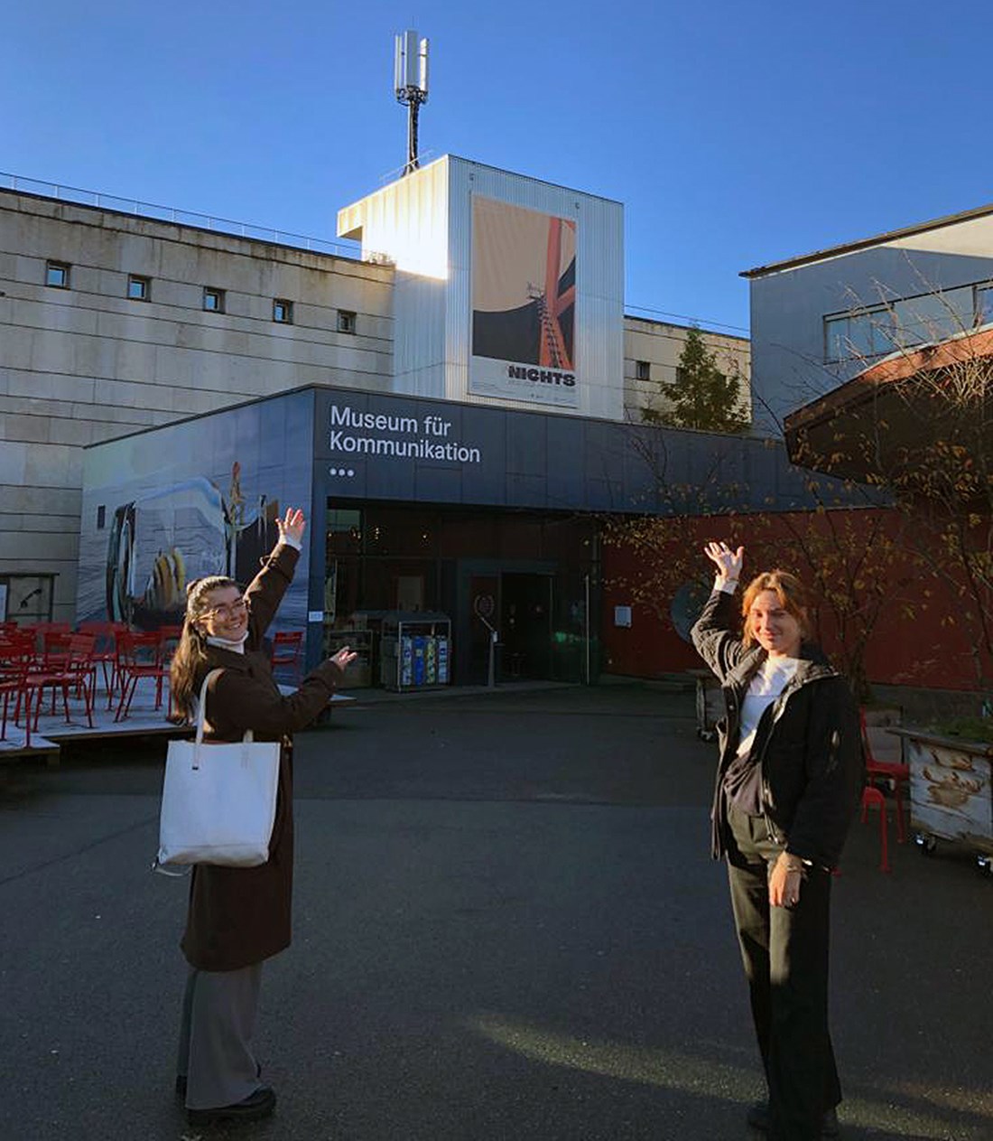 Die HSLU-Studentinnen Alina Lutz (li.), Giannina Camenzind und Alejandra Rodriguez (Fotografin) designten das Spiel Void fürs Museum für Kommunikation Bern.