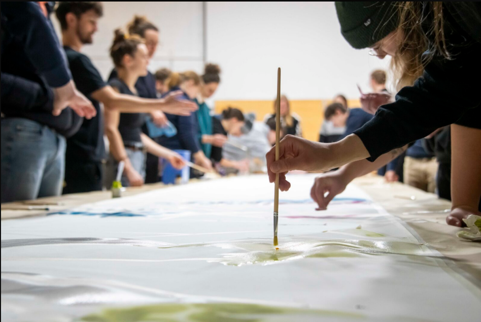 FHGR - Ein 10 Meter langes Bild ent­steht