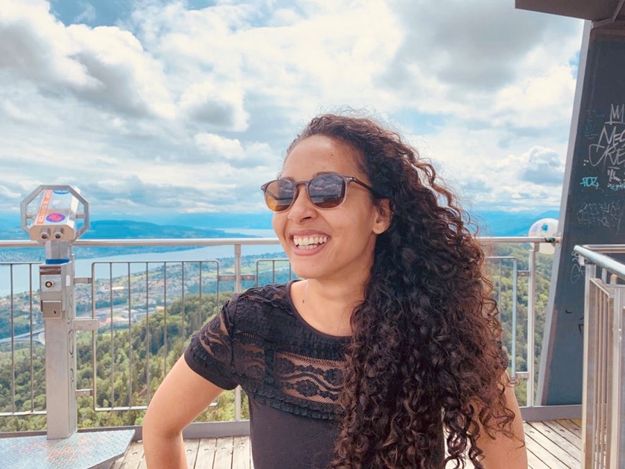 Egal ob beim SBAP oder bei FH SCHWEIZ, Mirjam mag Herausforderungen, neue Projekte und liebt es, sich weiterzubilden. Wenn Mirjam privat nicht gerade als Basektball Coach unterwegs ist, oder Zeit mit ihrer Familie und ihren Freunden verbringt, liebt sie es zu reisen und neue Sprachen und fremde Kulturen kennenzulernen.