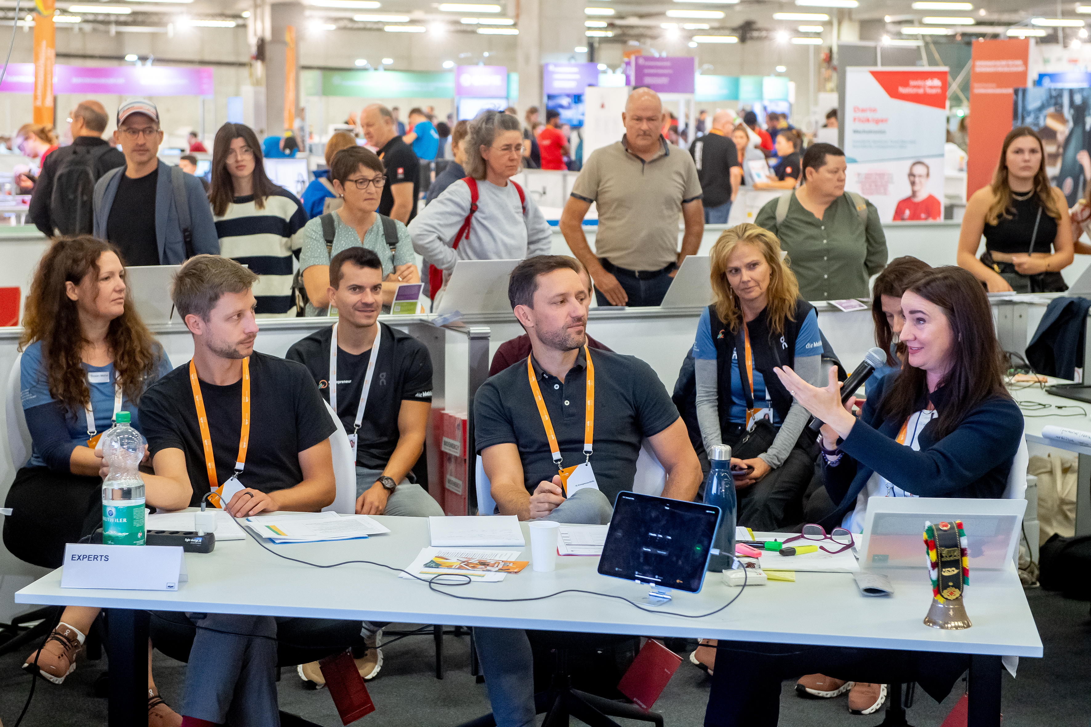 Die Jury (Michael Koch, Matthias Peterhans und Sandra Schnyder) hatten nach jeder Präsentation Zeit, ein paar Fragen zu stellen.