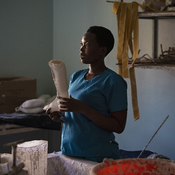 Modell einer Beinprothese.