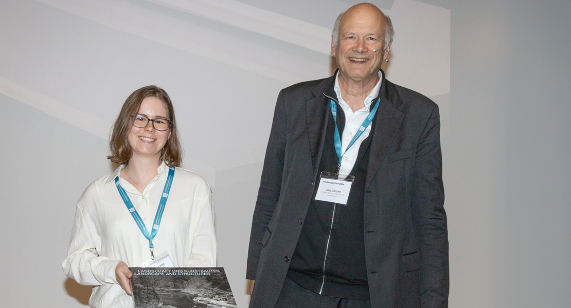 Der erste Preis für die Panoramabrücke Thun im Rahmen des Footbridge Symposiums 2025 ging an Sarah Benz, Masterstudentin in Bauingenieurwesen an der Eidgenössischen Technischen Hochschule Zürich. (Bild: Yvonne Bollhalder) Der erste Preis für die Panoramabrücke Thun im Rahmen des Footbridge Symposiums 2025 ging an Sarah Benz, Masterstudentin in Bauingenieurwesen an der Eidgenössischen Technischen Hochschule Zürich. (Bild: Yvonne Bollhalder)