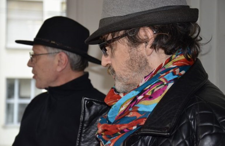 Rene und Mosi verbindet ihre Geschichte der Obdachlosigkeit und des Drogenkonsums.