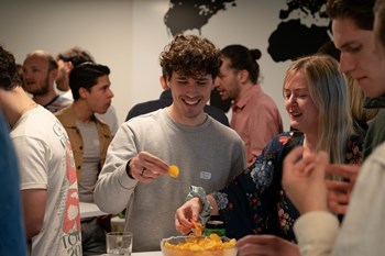 Gast-Referate, Workshops und Networking-Events: Der Entrepreneurship Club Bern bietet ihren Mitgliederinnen und Mitglieder ein breites Spektrum an Austausch- und Lernplattform und begleitet junge Unternehmerinnen und Unternehmer von der ersten Idee bis zur Finanzierung. Gast-Referate, Workshops und Networking-Events: Der Entrepreneurship Club Bern bietet ihren Mitgliederinnen und Mitglieder ein breites Spektrum an Austausch- und Lernplattform und begleitet junge Unternehmerinnen und Unternehmer von der ersten Idee bis zur Finanzierung.