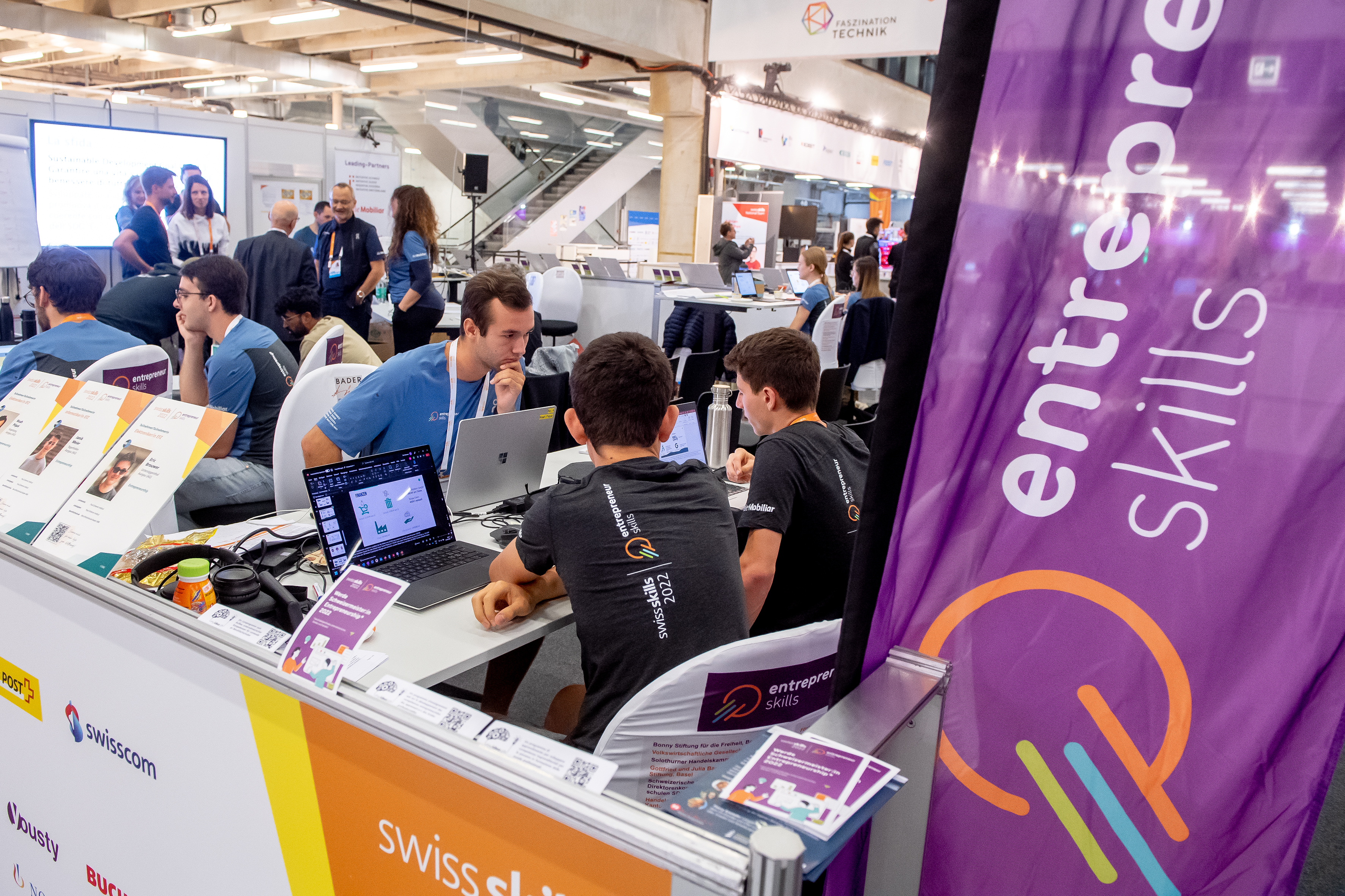 Die Teams arbeiteten drei Tage lang an ihrer Geschäftsidee.