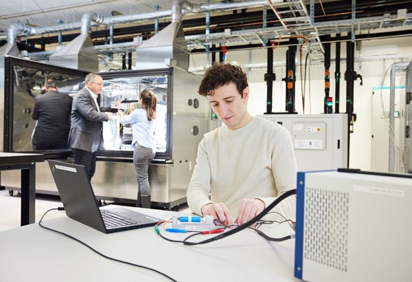 Damit die Batterie dem Elektrobus länger Saft liefert Damit die Batterie dem Elektrobus länger Saft liefert