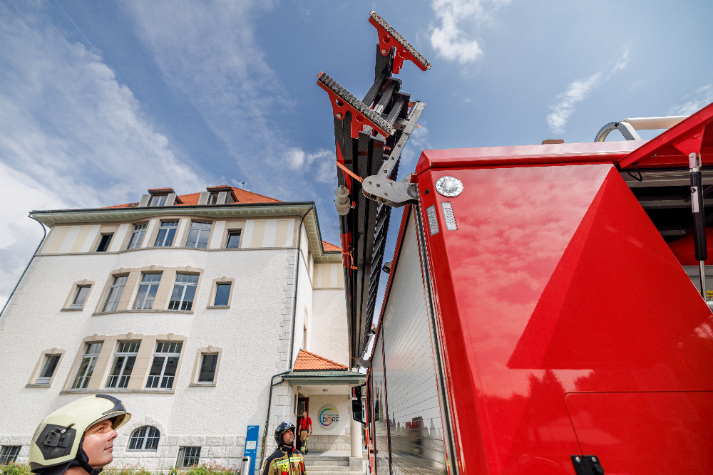 Wenn Leben retten leichter wird: Carbon-Rettungsleiter erobert still und leise die Schweiz